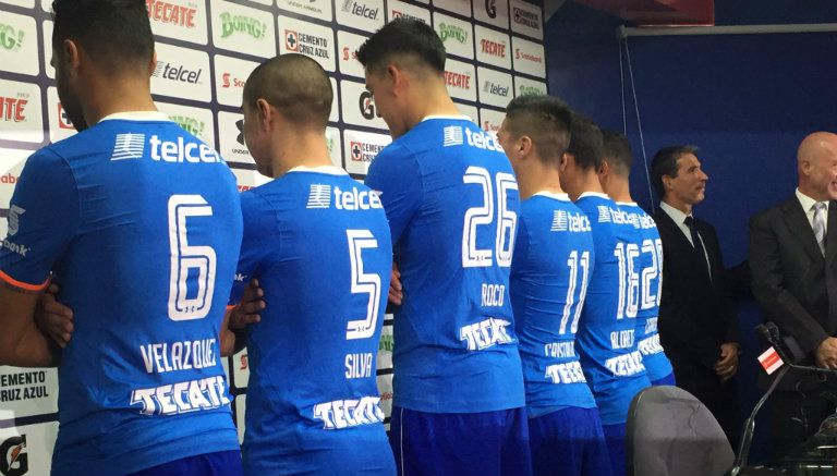 Refuerzos de Cruz Azul muestran su número de camiseta