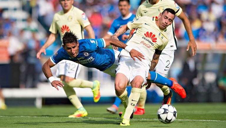 Jorge Benítez y Rubens Sambueza en el partido de la J8