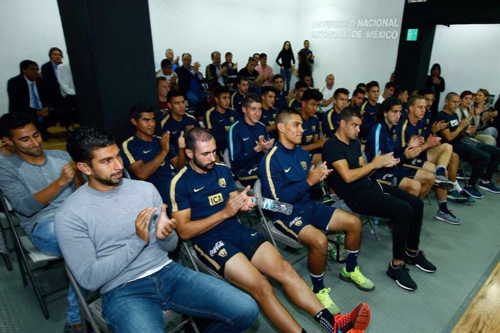 Jugadores de Pumas en el inicio del proyecto