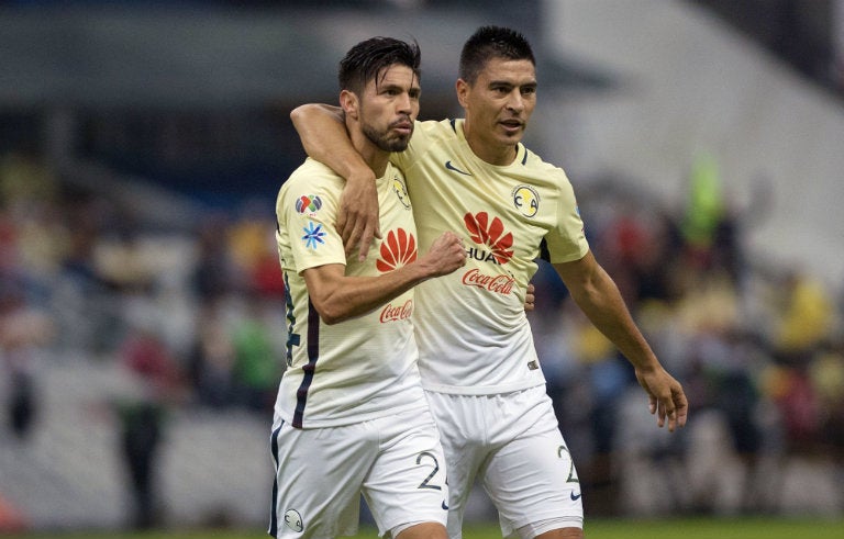 Oribe Peralta festeja anotación contra Tiburones