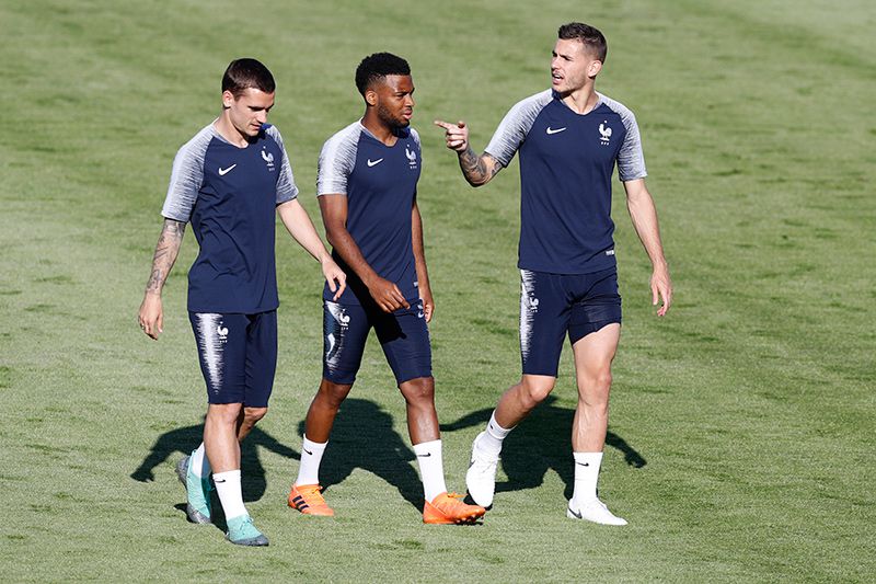   Griezmann, Lemar and Hernandez train in Russia 