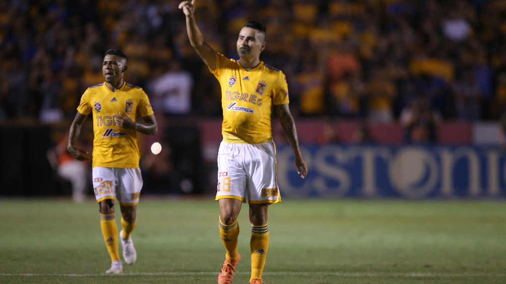  Zelarayan celebrates against Leon at the Estadio Universitario 