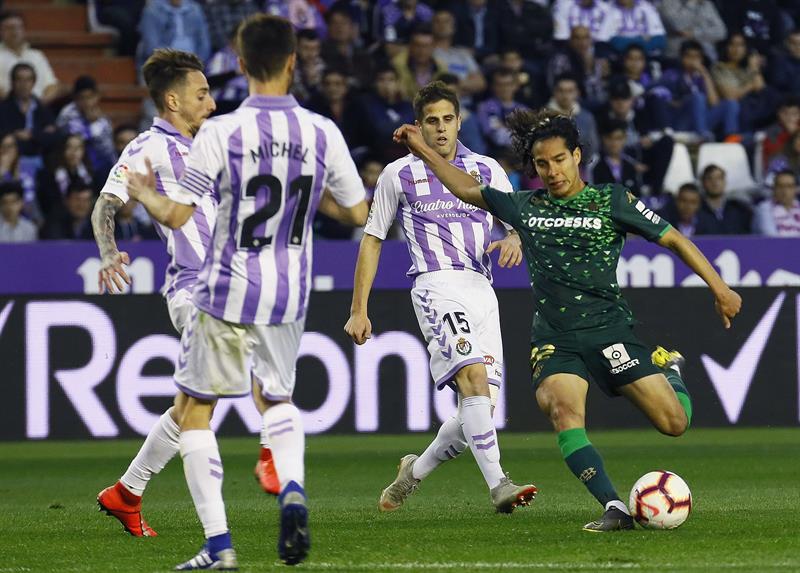 Diego Lainez se prepara para impactar el esférico