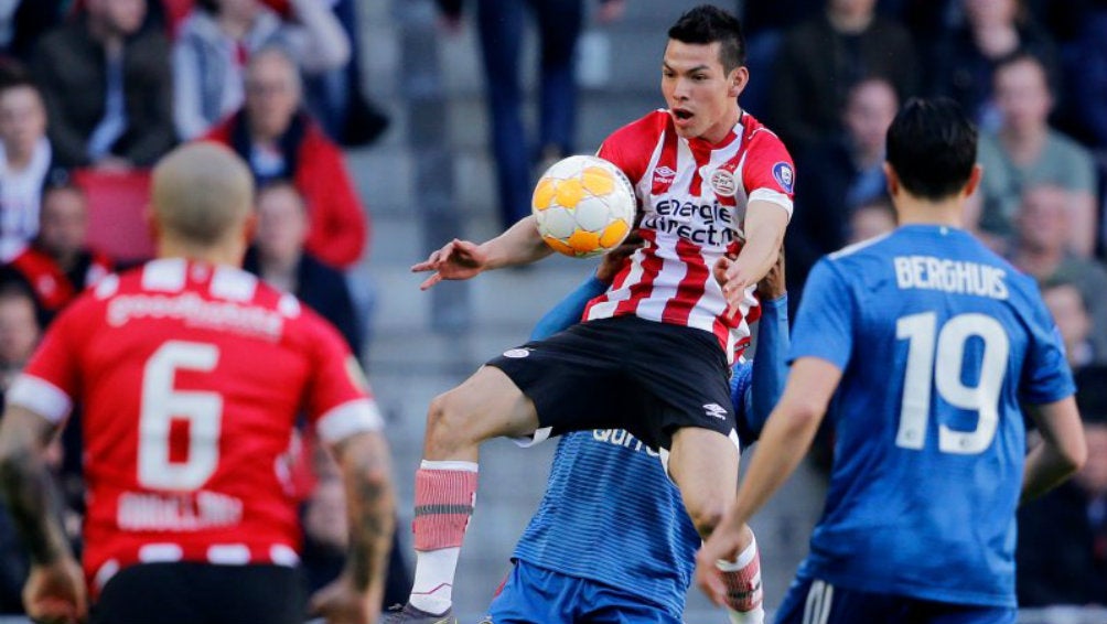 Lozano en el partido del PSV