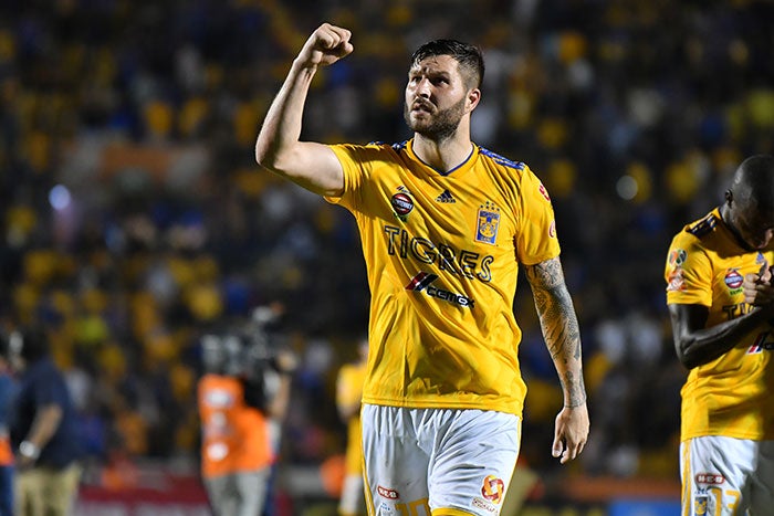 Gignac festeja un gol con Tigres