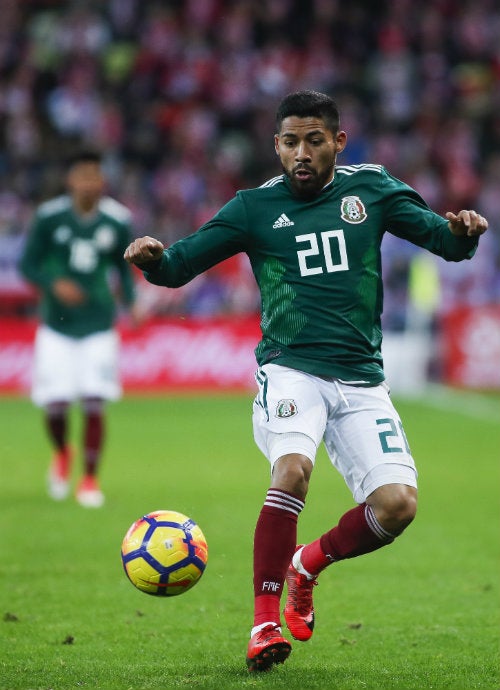 Javier Aquino durante un juego de la SelecciÃ³n Mexicana