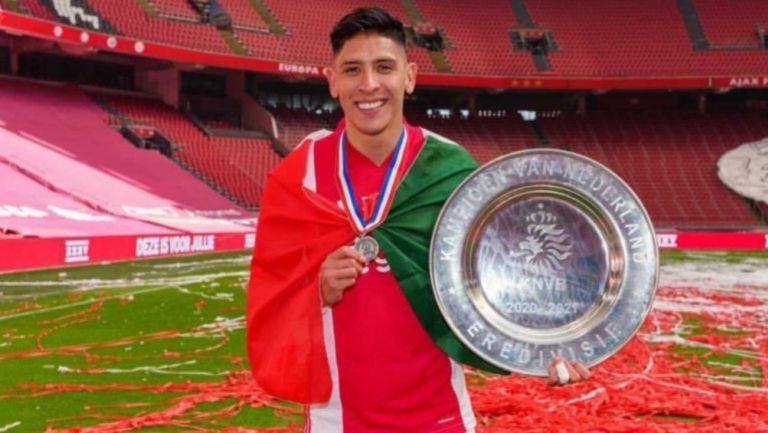 Edson Álvarez celebra el título con el Ajax 