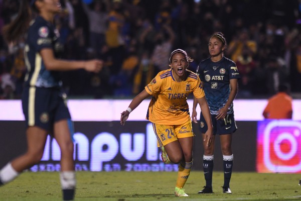 María Sánchez celebra gol frente al América