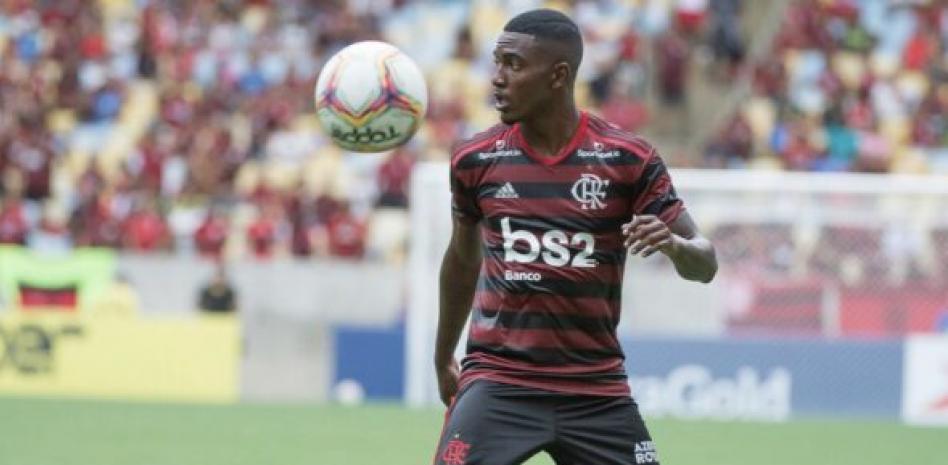 Ramón Ramos en acción con Flamengo