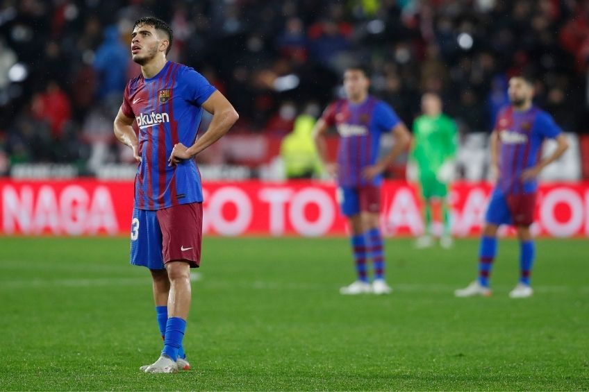 Jugadores del Barcelona se lamentan por el gol