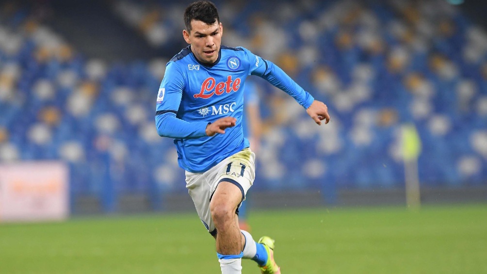 Chuky Lozano jugando partido con el Napoli en la Serie A