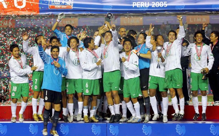 Efraín, Vela y compañía festejan el título mundial Sub 17 en 2005