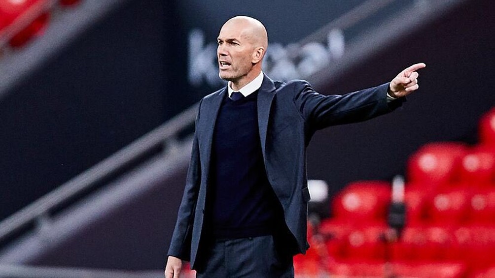 Zinedine Zidane dirigiendo partido del Real Madrid