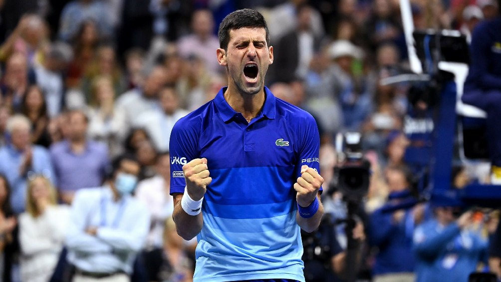 Novak Djokovic celebrando victoria tras partido de Tenis