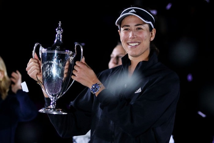 Muguruza levanta el trofeo de WTA Finals en 2021