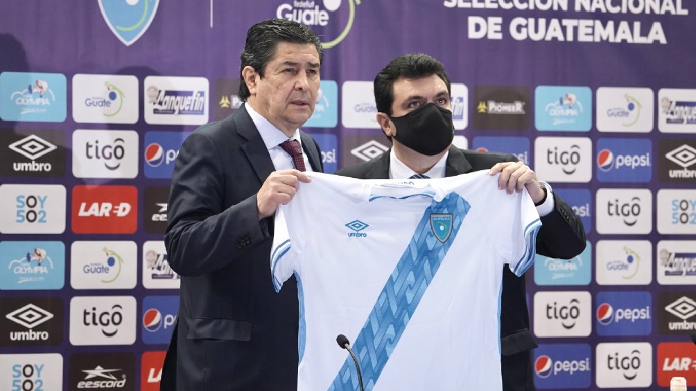 Luis Fernando Tena en su presentación con la Selección de Guatemala