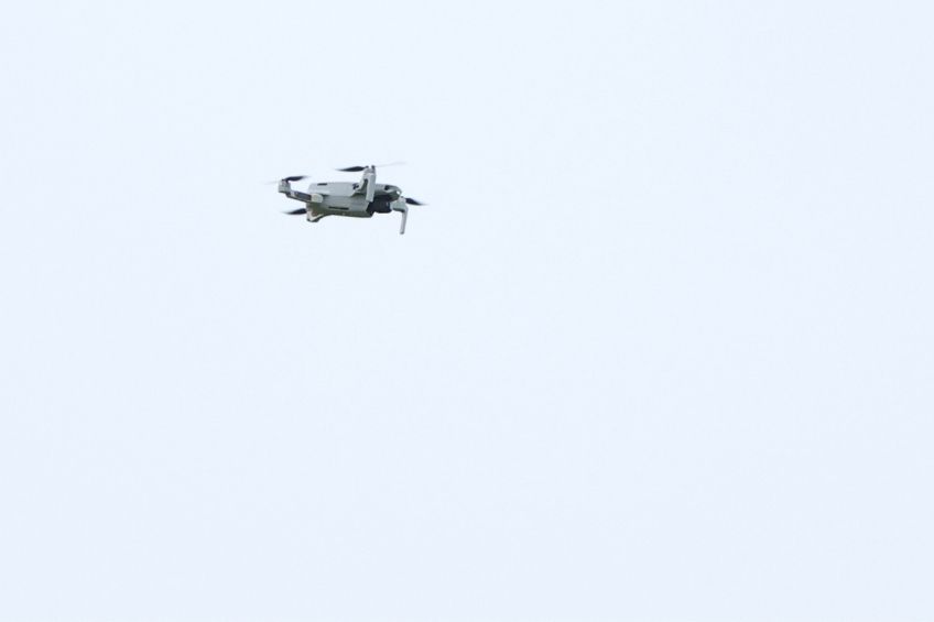 Dron que se encontraba sobrevolando el estadio