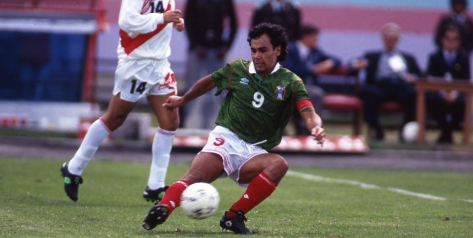 Hugo Sánchez, durante un juego con el Tri