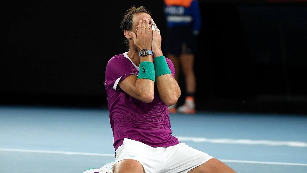 Rafael Nadal celebrando victoria en el Abierto de Australia