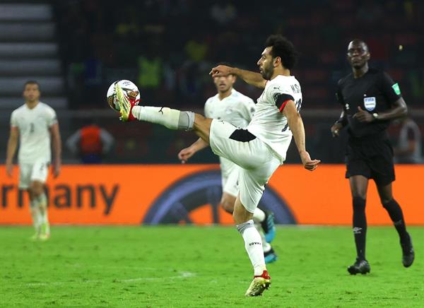 Mohamed Salah en acción con Egipto frente a Camerún