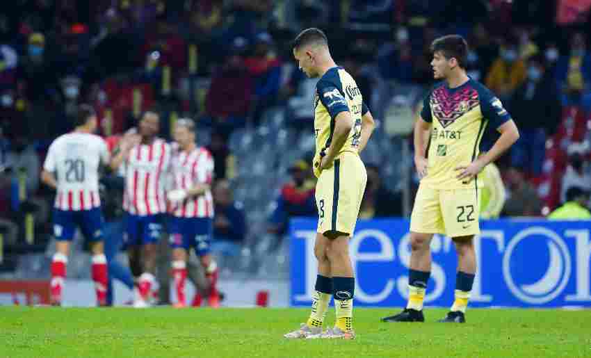 Álvaro Fidalgo lamentando un gol de San Luis 