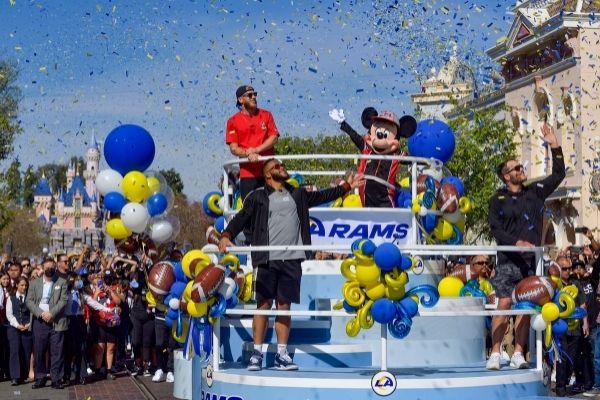 Kupp, Donald y Stafford en Disneyland