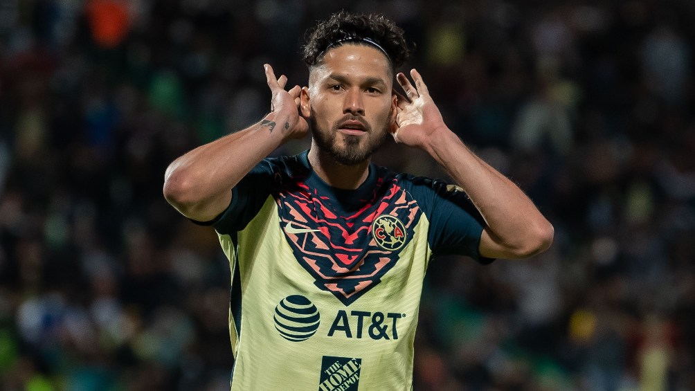 Bruno Valdez festejando gol con el América en la Liga MX