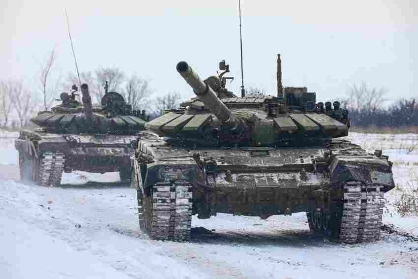 Tanques rusos invadiendo Ucrania 