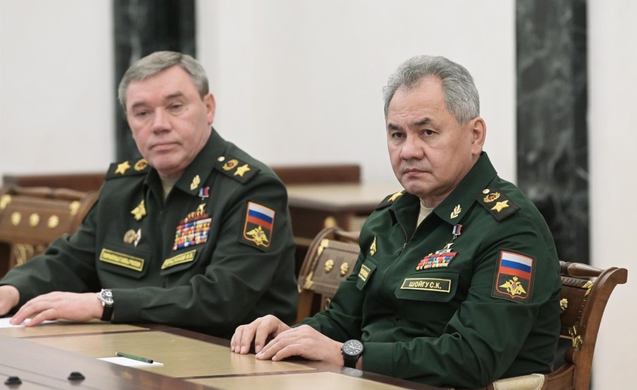 El ministro de Defensa ruso, Serguéi Shoigú, y el jefe del Estado mayor de las Fuerzas Armadas, Valeri Guerásimov