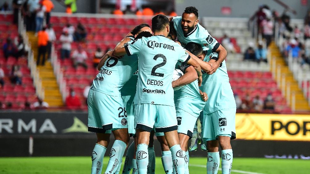 Jugadores del Toluca celebrando gol ante Necaxa en la Liga MX