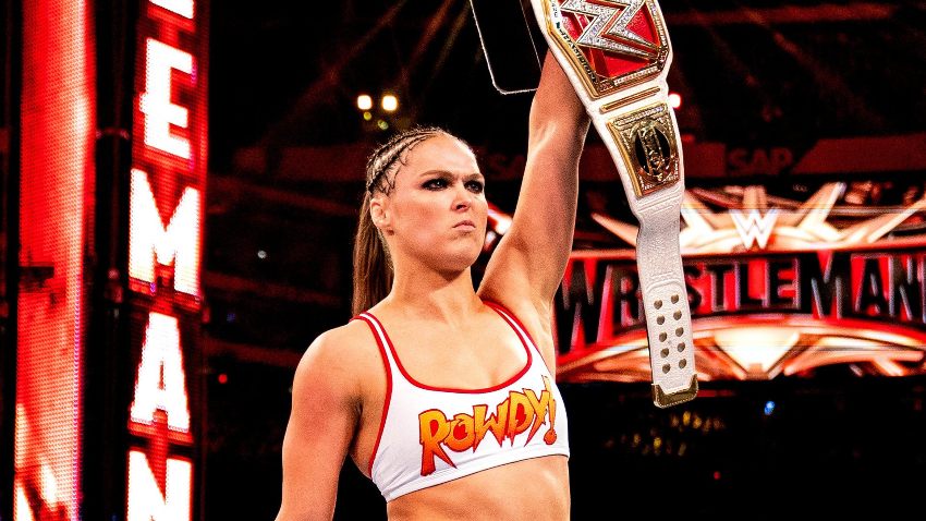 Ronda Rousey en una lucha de la WWE 