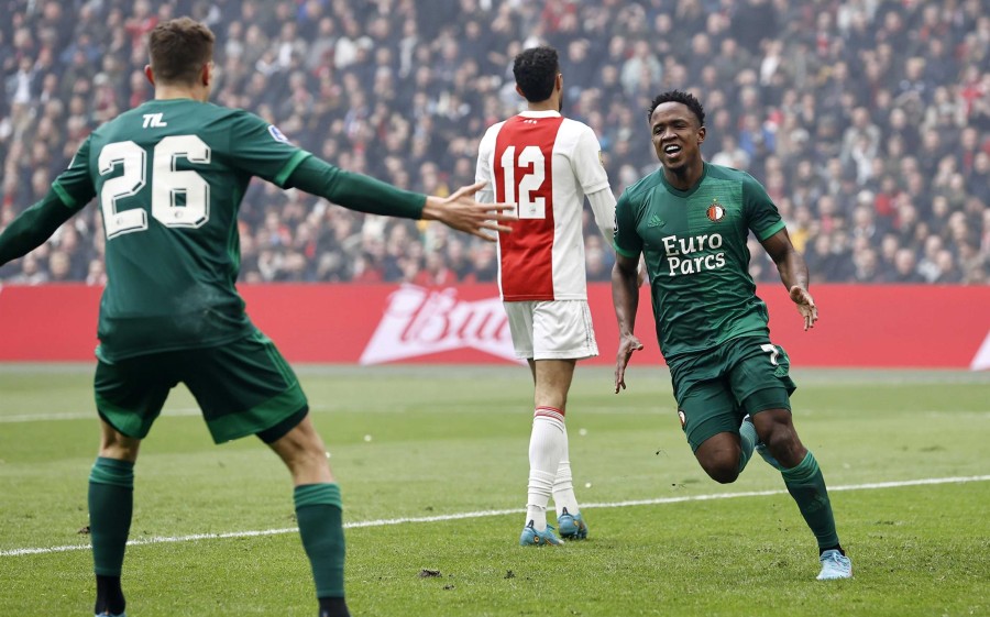 Luis Sinisterra celebra su gol con el Feyenoord