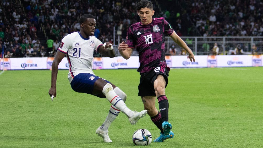 México jugando partido ante Estados Unidos en el Estadio Azteca
