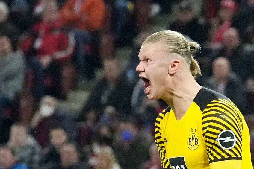 Haaland durante un partido con el Borussia Dortmund