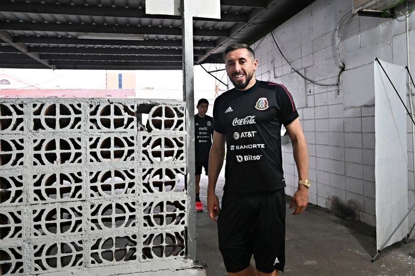 Héctor Herrera llegando al Estadio Morazán