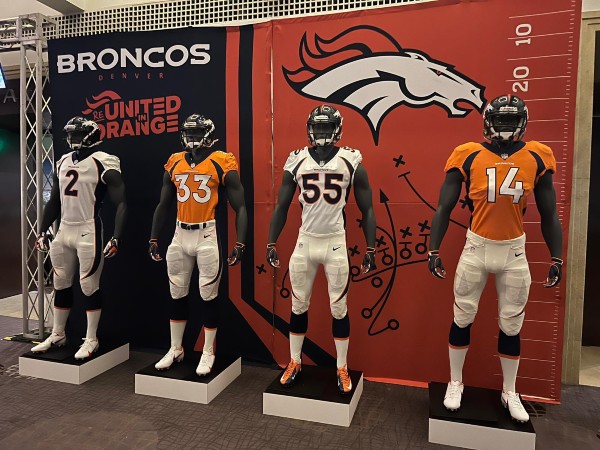 Visita de los Broncos de Denver a México