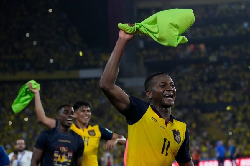Jugadores de Ecuador festejando el boleto a Qatar