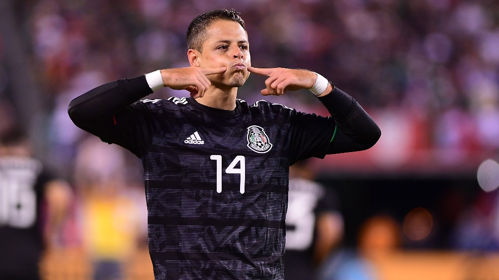 Chicharito festejando gol con la Selección Mexicana ante Estados Unidos 