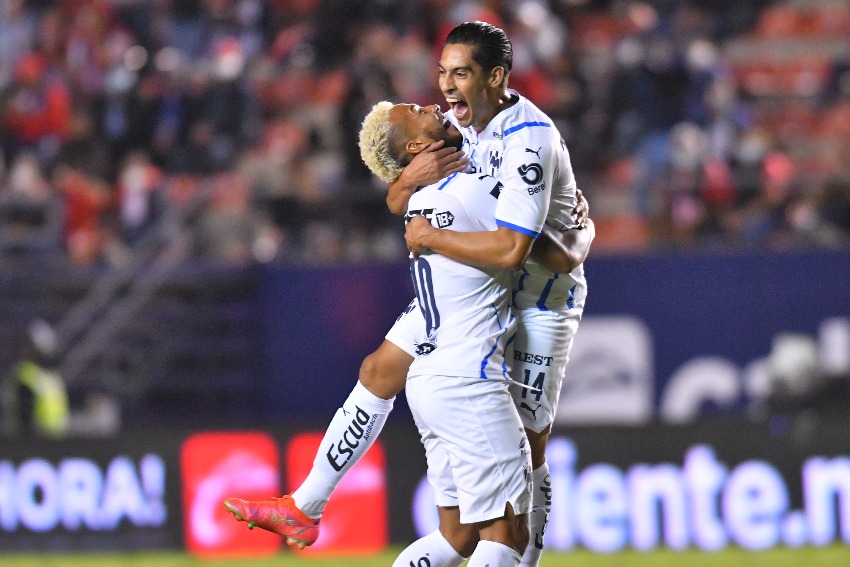 Aguirre en celebración de gol con Monterrey 