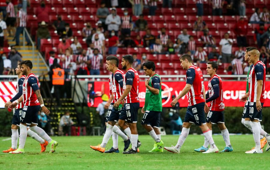 Jugadores de Chivas tras derrota ante Monterrey