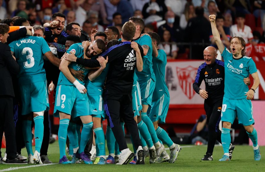 Jugadores del Madrid celebran la remontada