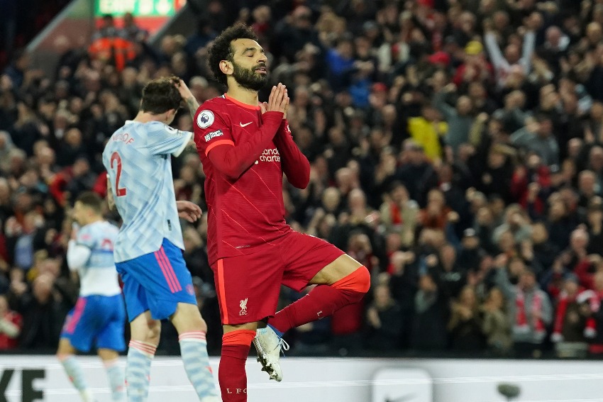 Mo Salah celebrando el triunfo de Liverpool 