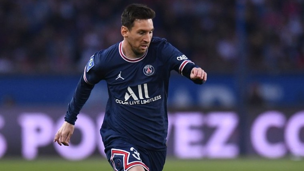Lionel Messi jugando partido con el PSG en la Ligue 1