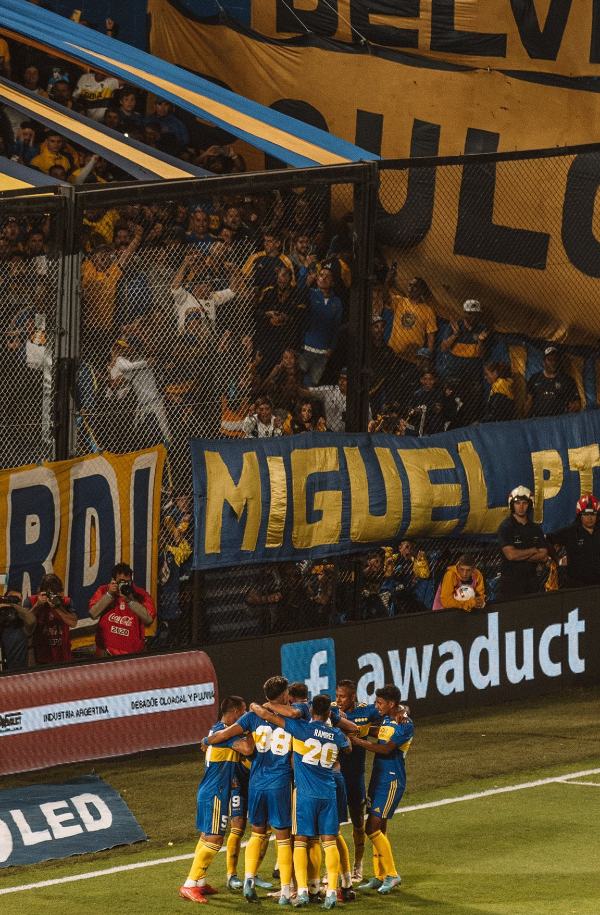 Boca Juniors celebra con su afición