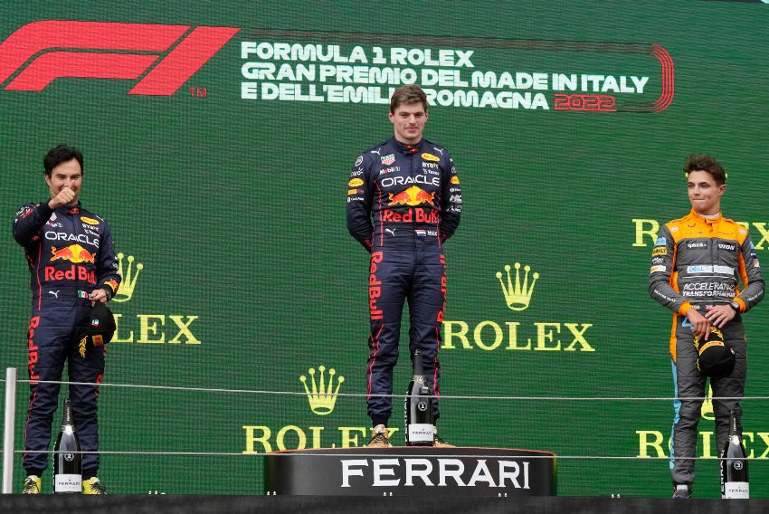 Sergio Pérez y Verstappen en el podio del GP de Imola