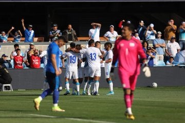 Selección de Guatemala en acción ante El Salvador