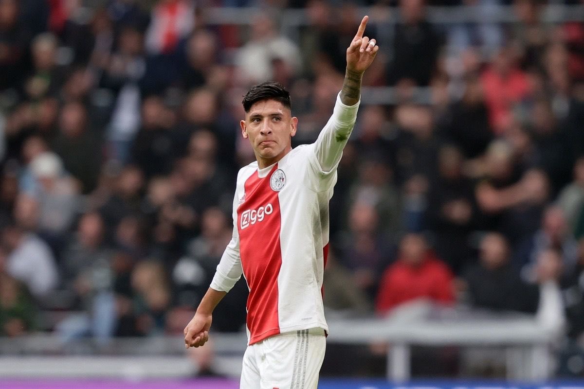 Edson Álvarez festejando gol con el Ajax