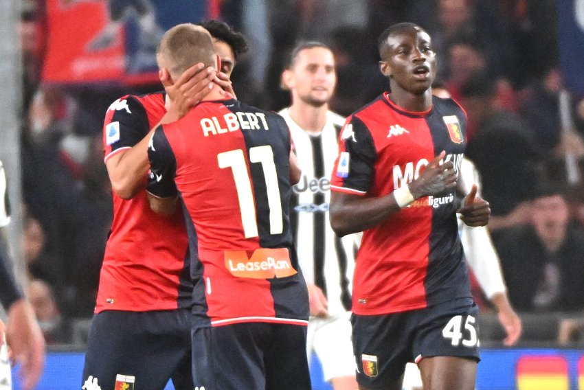 Jugadores del Genoa celebrando un gol contra la Juventus