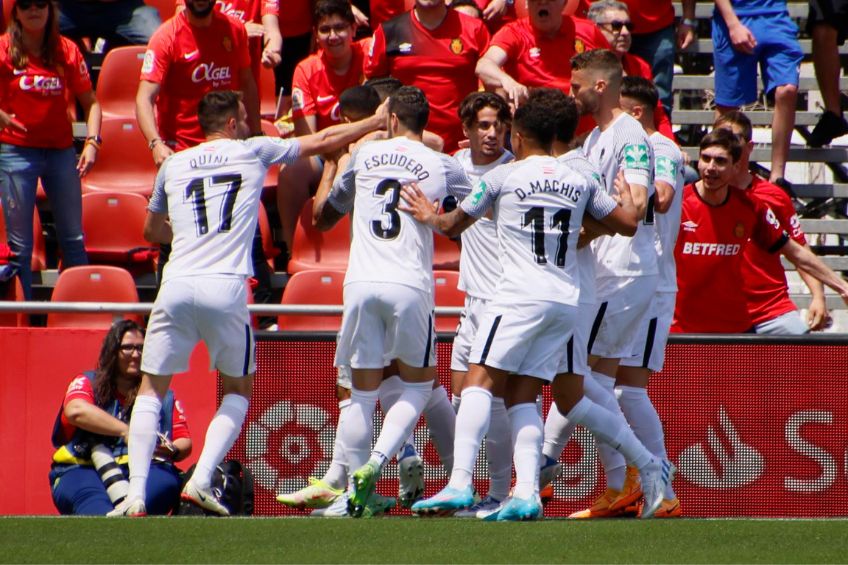 Jugadores del Granada festejando un gol