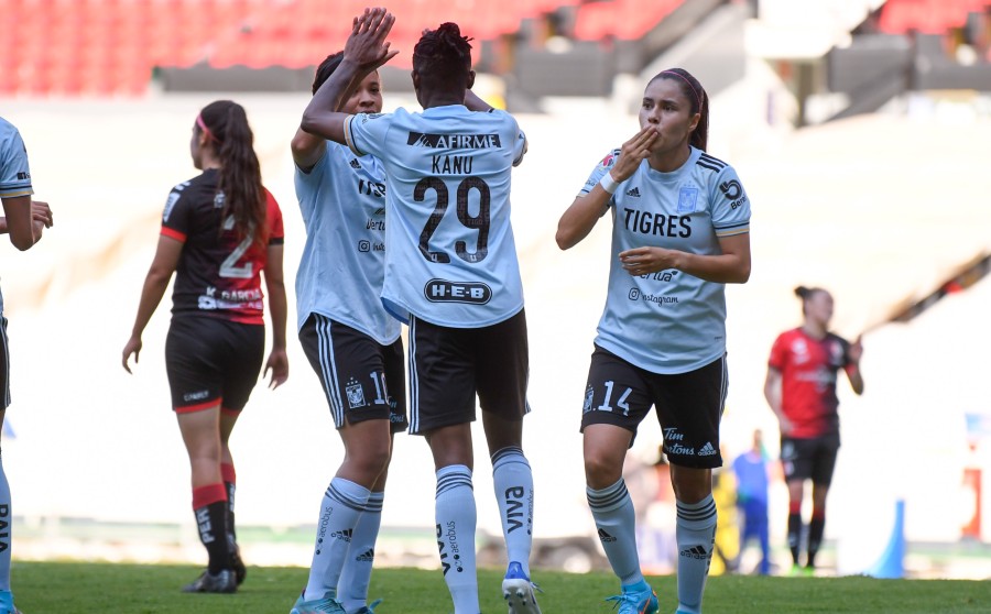 Tigres Femenil celebra gol